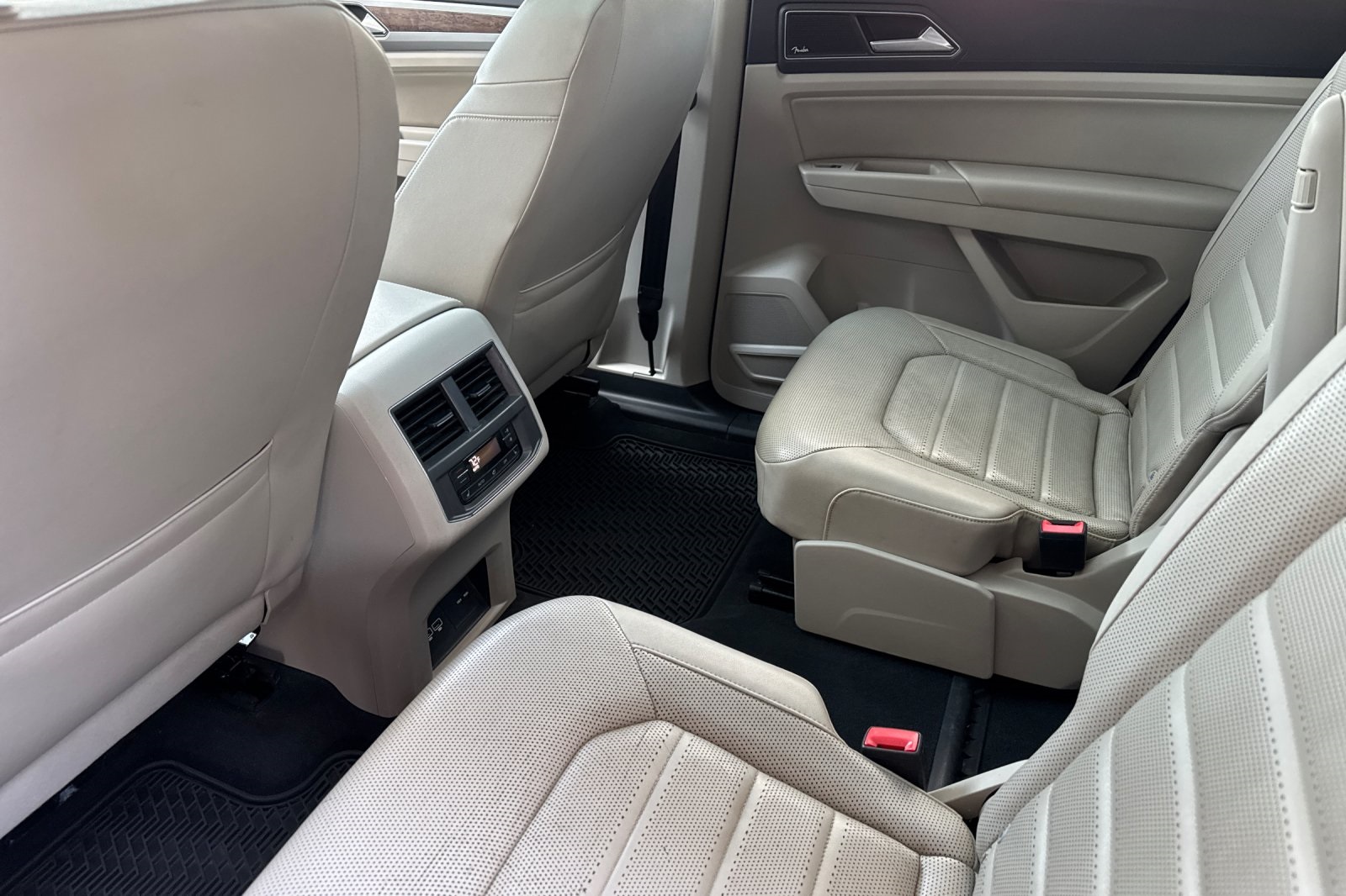 2019 Volkswagen Atlas V6 SEL Premium photo 12
