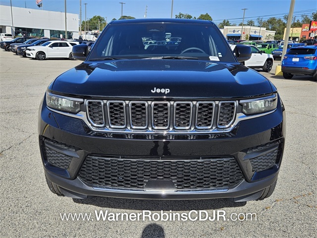 2025 Jeep Grand Cherokee Laredo photo 2
