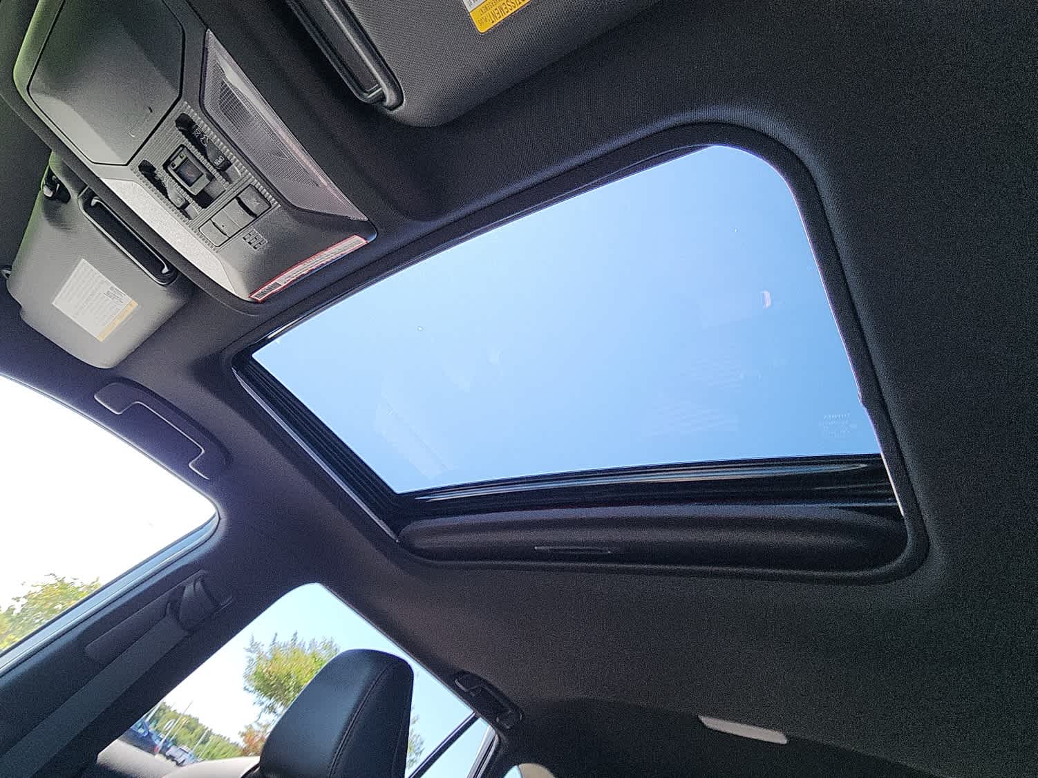 2022 Toyota RAV4 Prime XSE photo 8