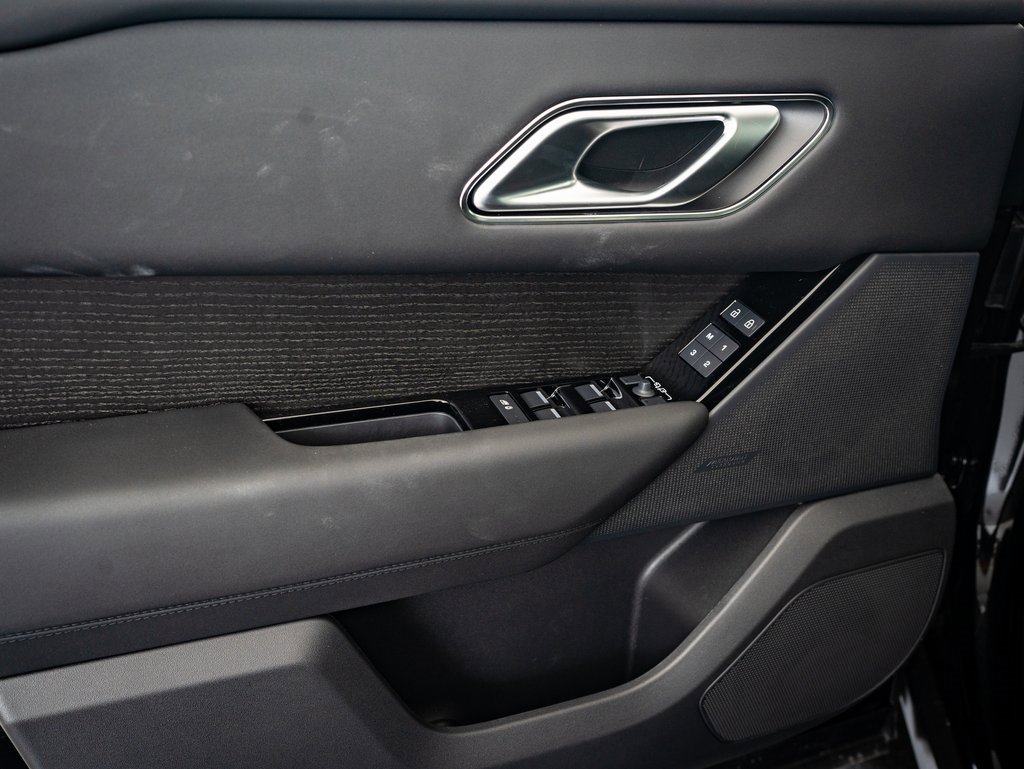 2026 Land Rover Range Rover Velar SE photo 21