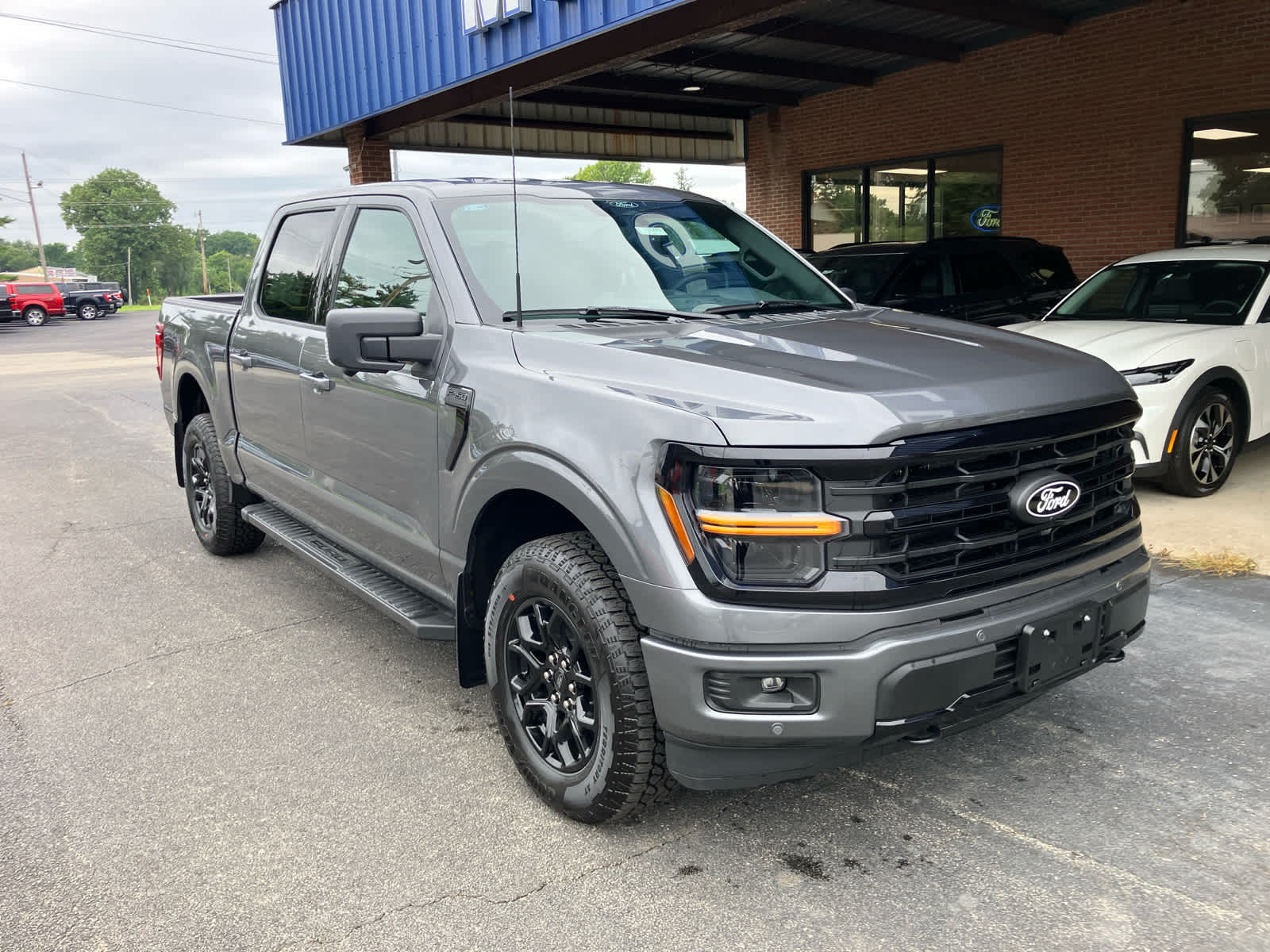 2025 Ford F-150 XLT photo 2