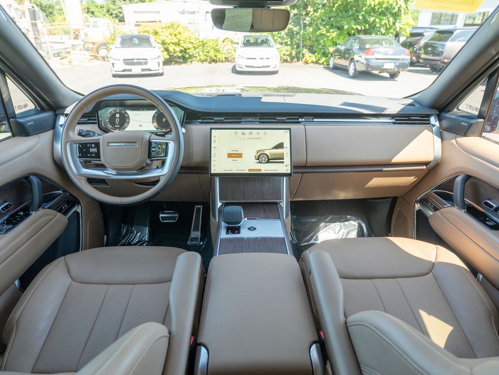 2024 Land Rover Range Rover SE photo 16