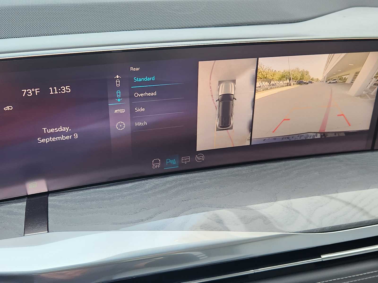 2025 Cadillac Escalade IQ Luxury photo 11