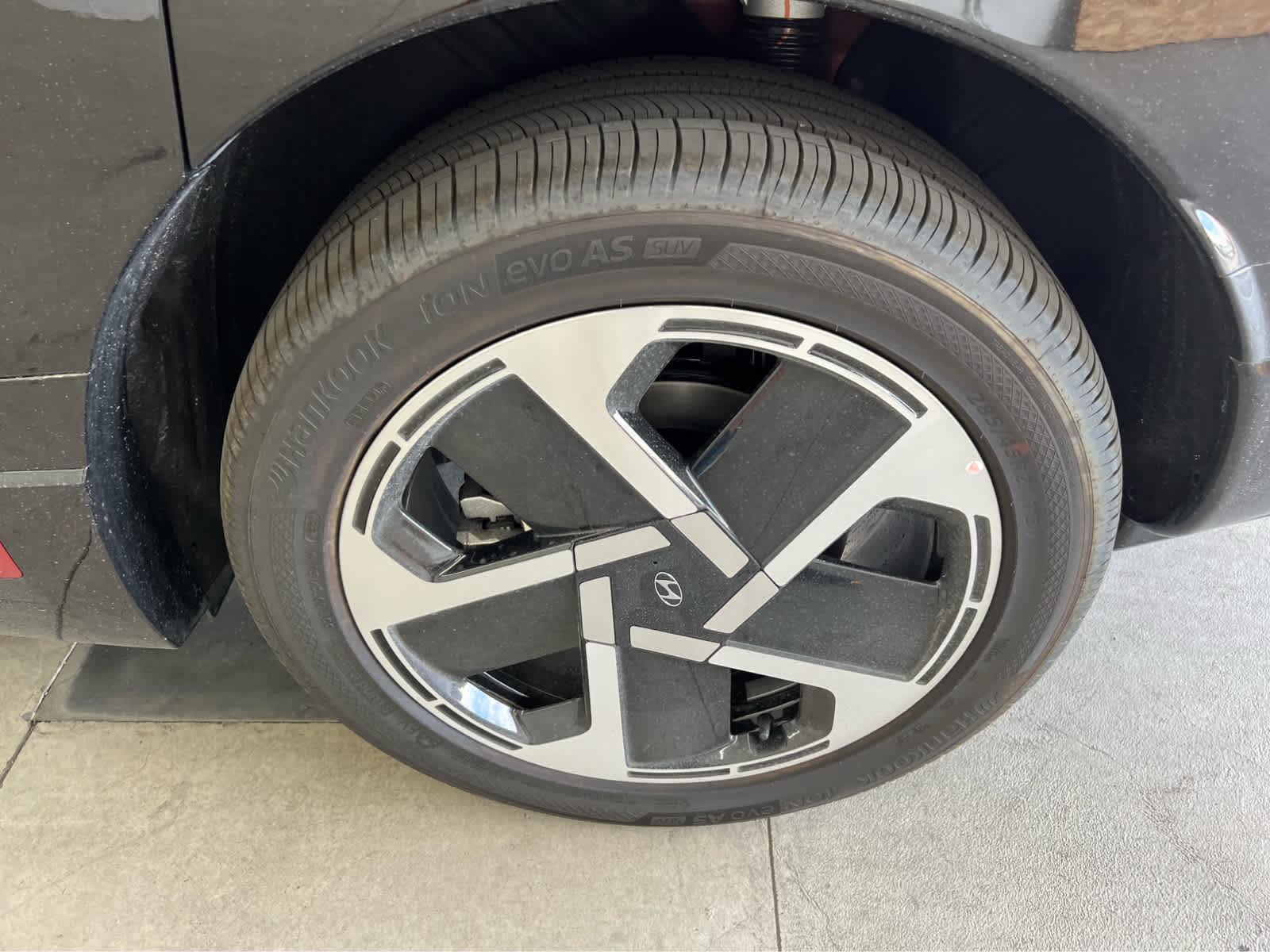 2026 Hyundai Ioniq Limited photo 9