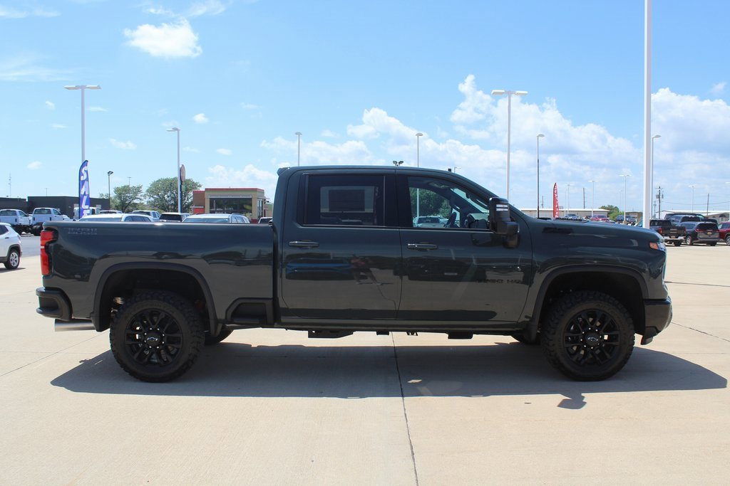 2025 Chevrolet Silverado 2500HD LTZ photo 2