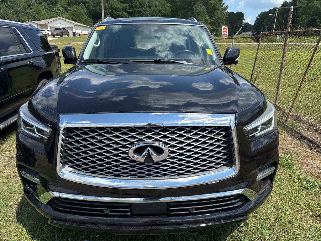 2019 Infiniti QX80 Luxe photo 3