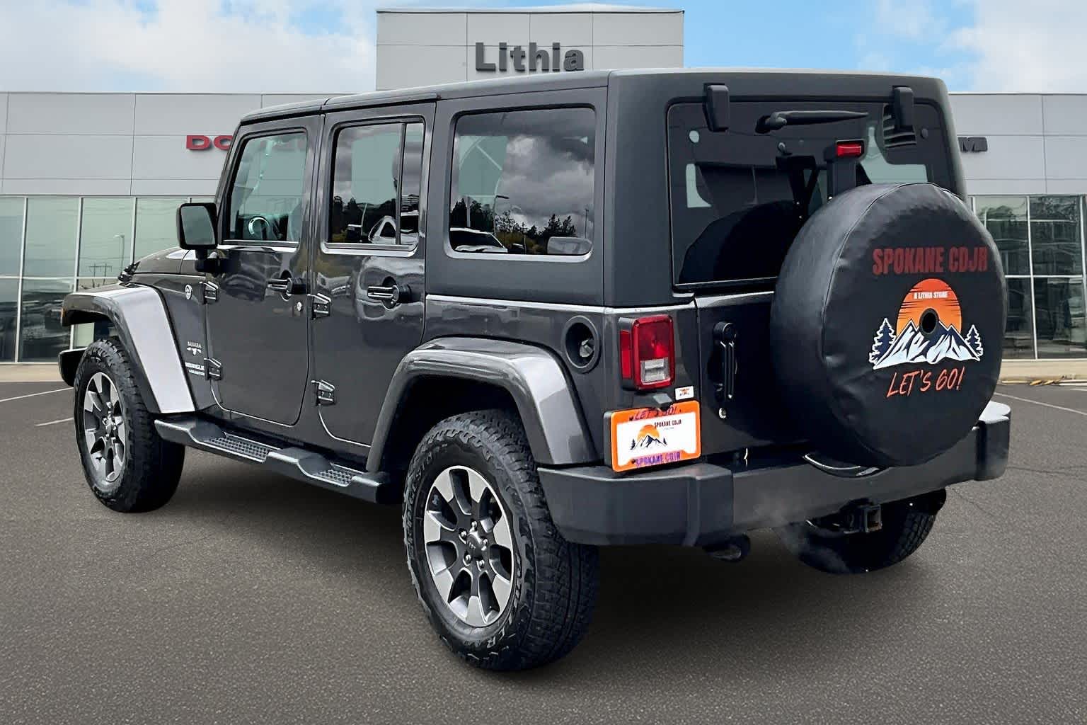 2017 Jeep Wrangler Unlimited Sahara photo 4