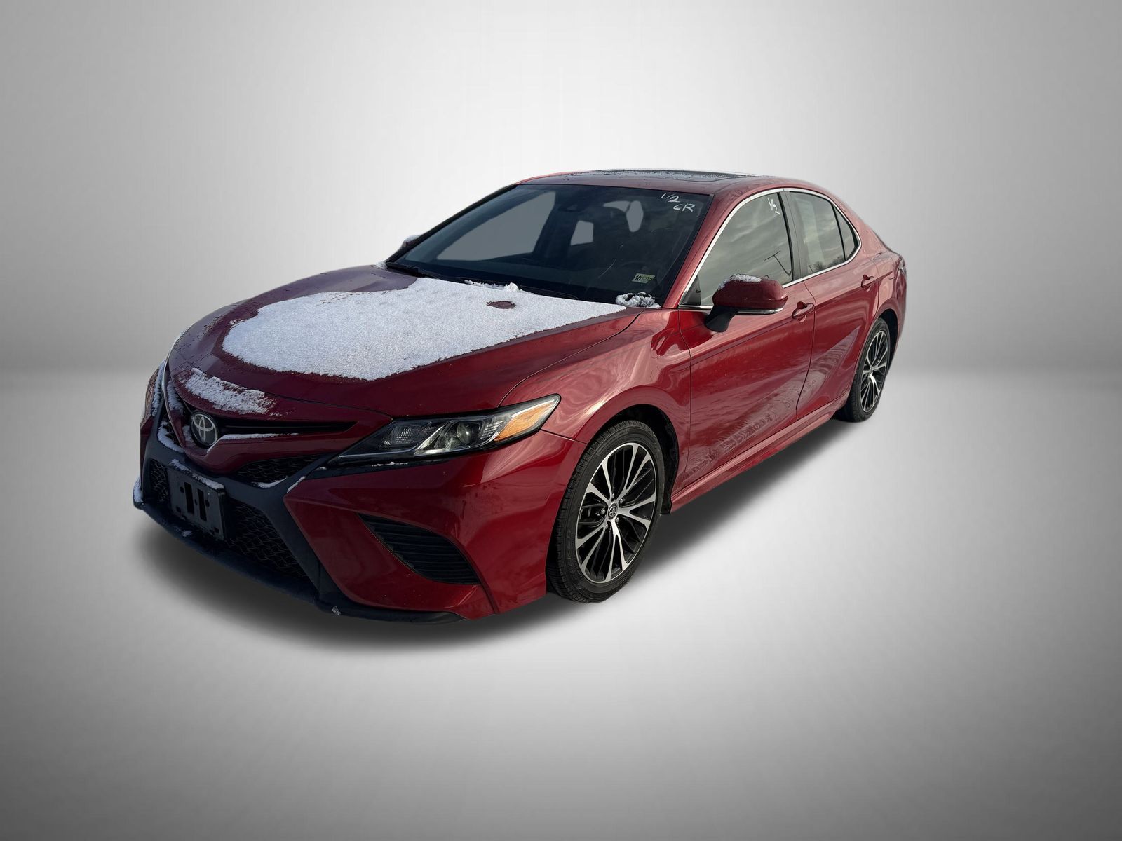 2020 Toyota Camry SE's photo
