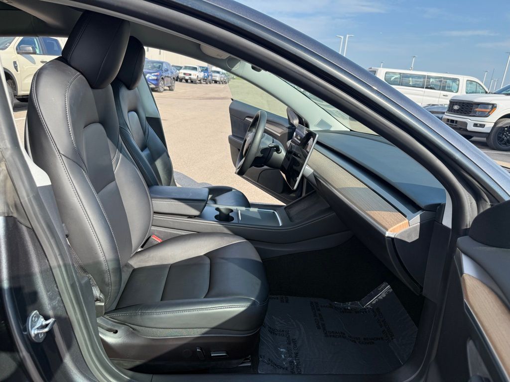 2021 Tesla Model 3 Standard Range Plus photo 14
