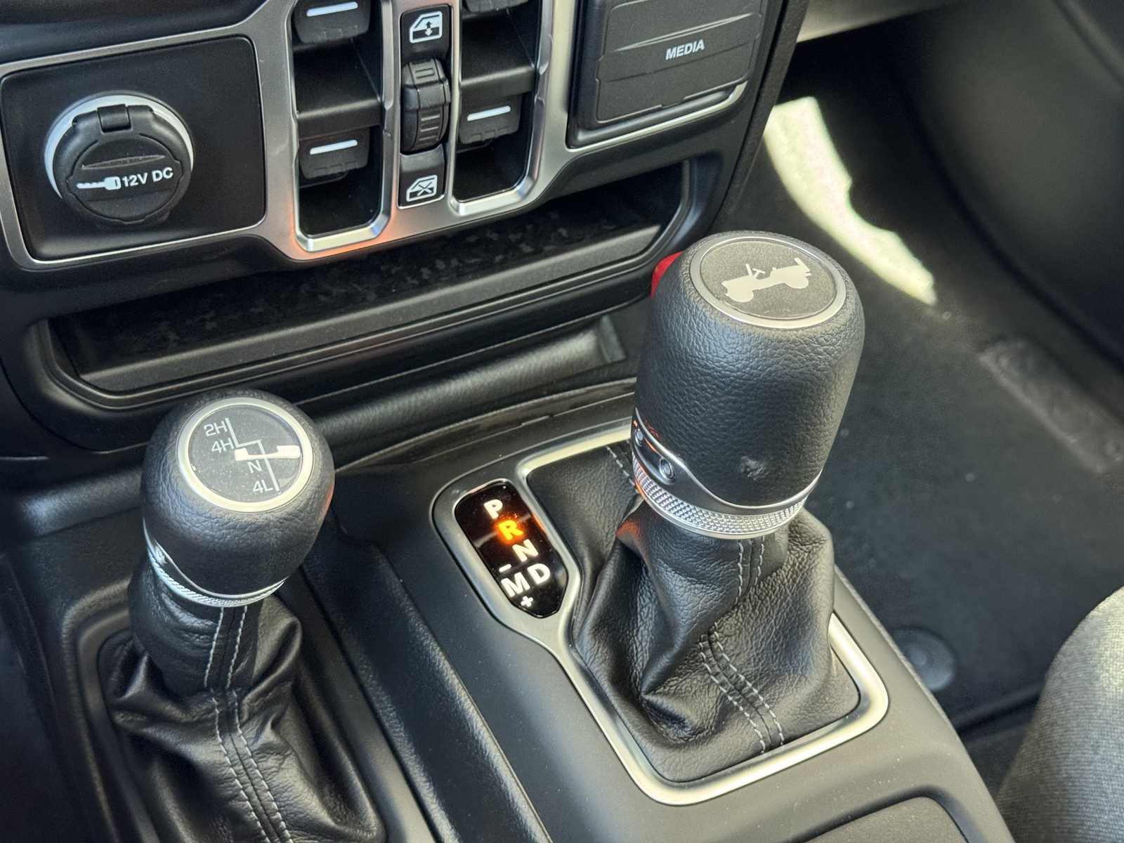 2025 Jeep Wrangler Sport S photo 15