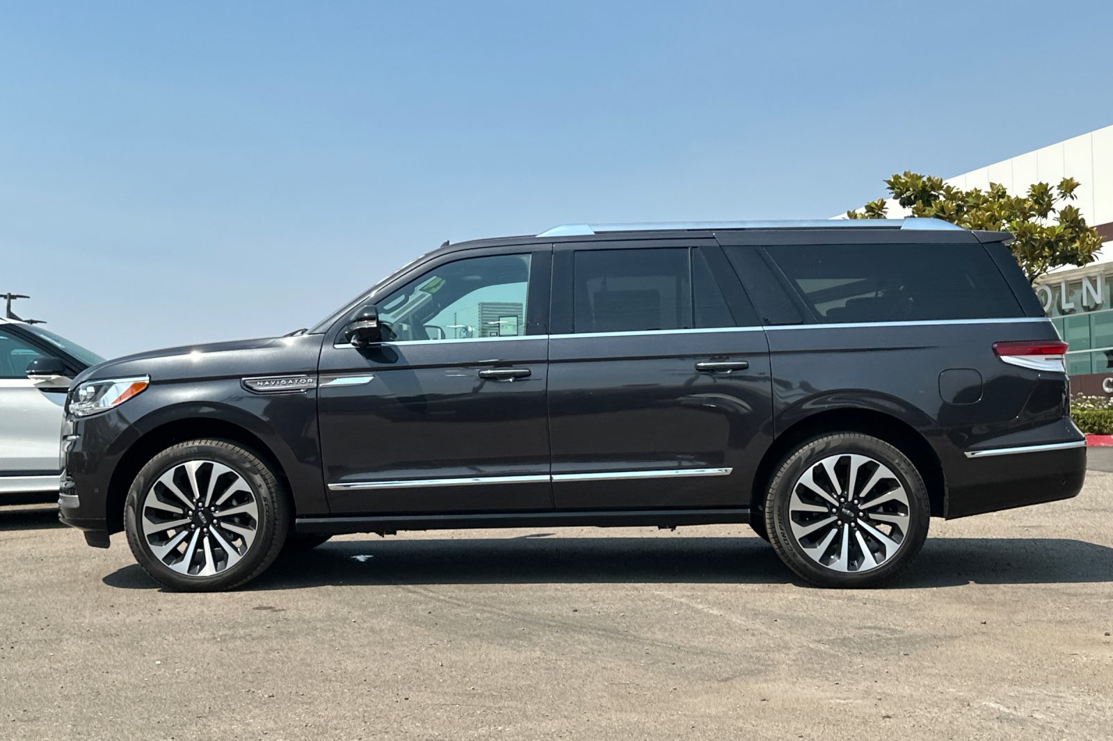 2024 Lincoln Navigator L Reserve photo 6