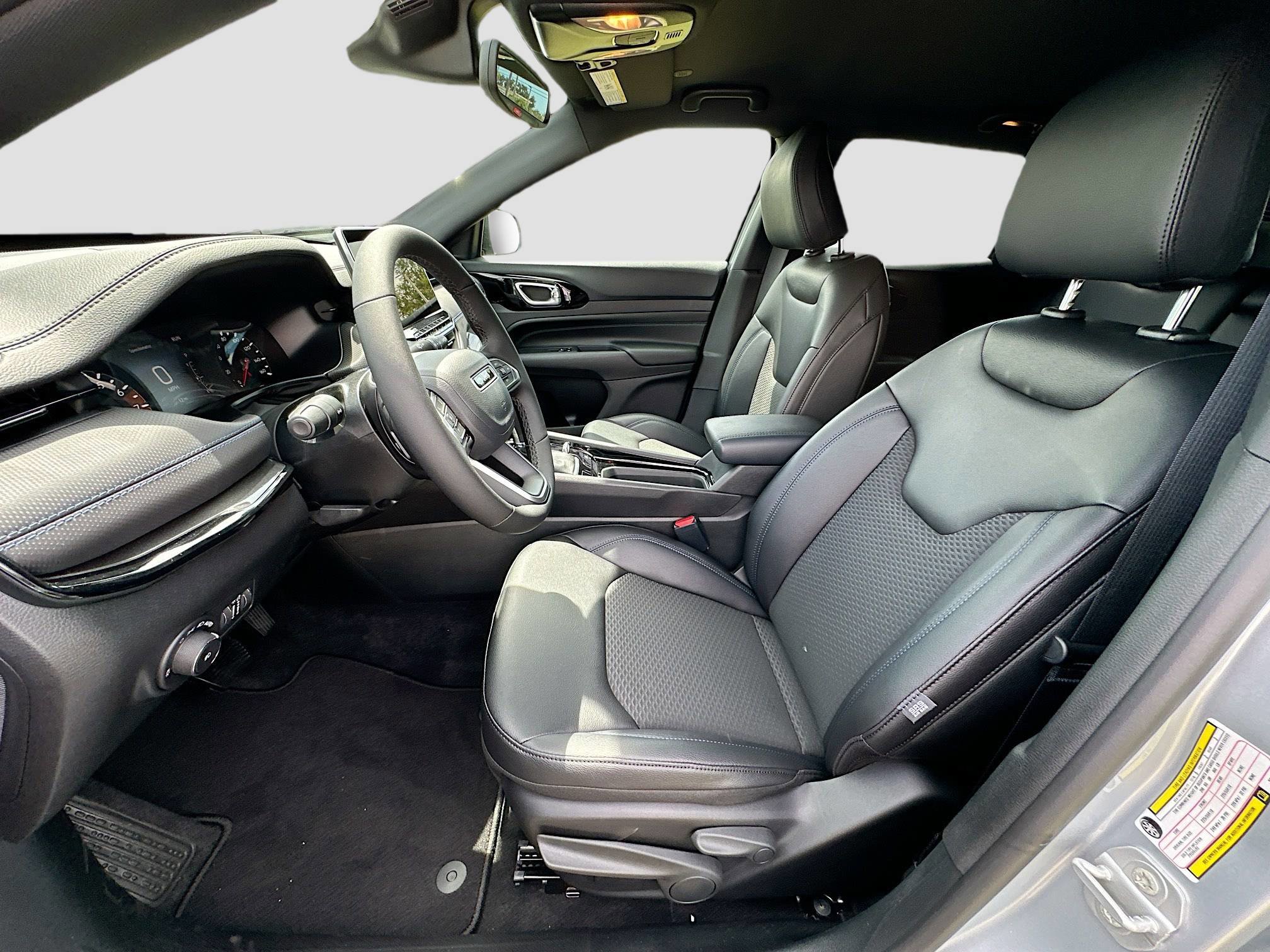 2026 Jeep Compass Latitude Altitude photo 14