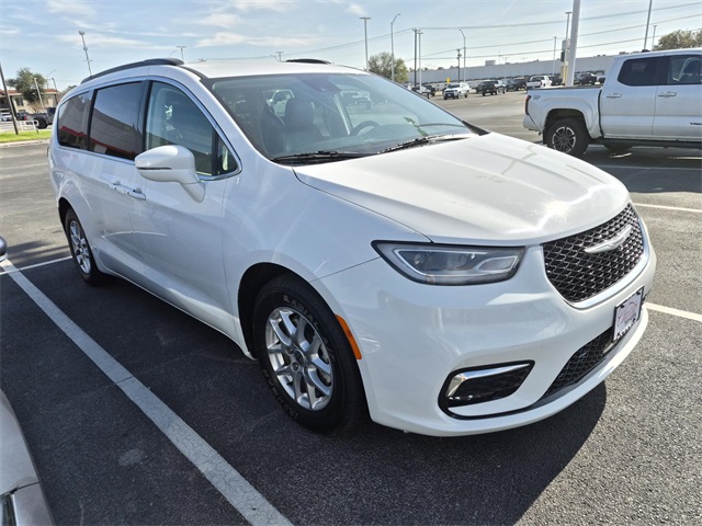 2022 Chrysler Pacifica Touring L's photo