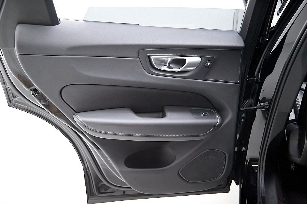 2024 VOLVO XC60 - Image 19