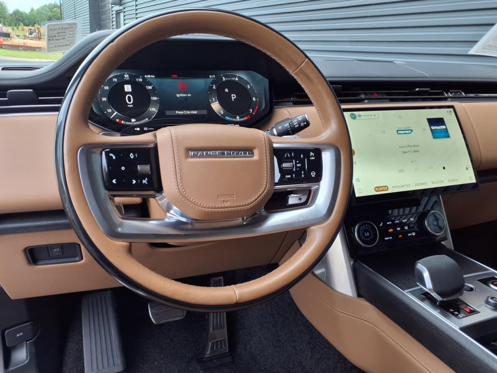 2023 Land Rover Range Rover SE photo 3