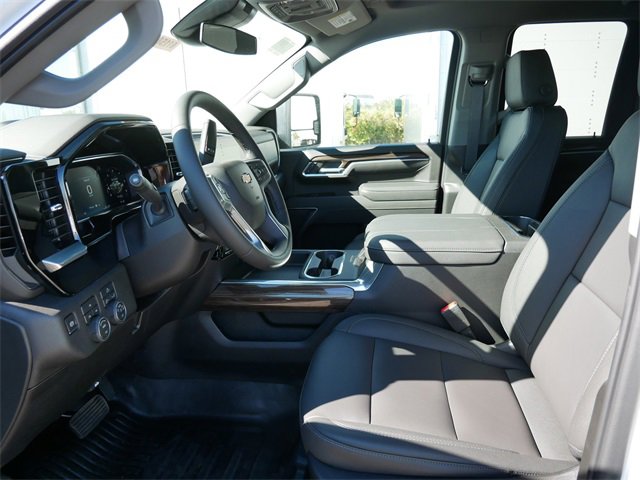 2026 Chevrolet Silverado 2500HD LT photo 4