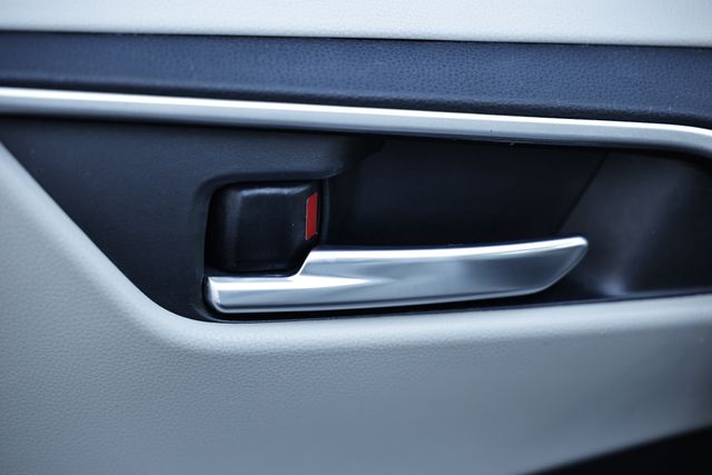 2021 Toyota RAV4 XLE Premium photo 16