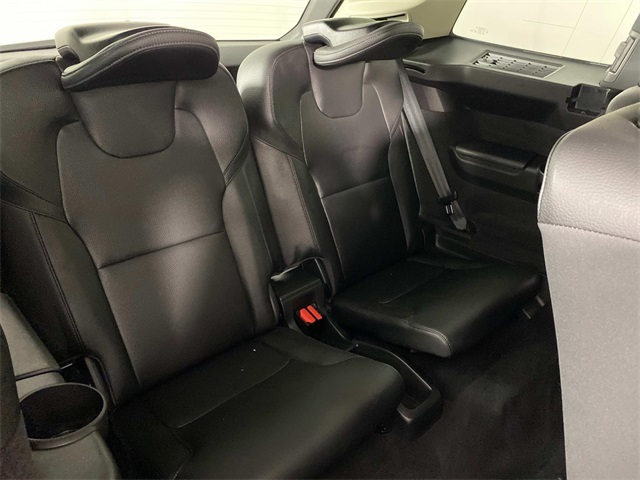 2022 Volvo XC90 T6 Momentum photo 12