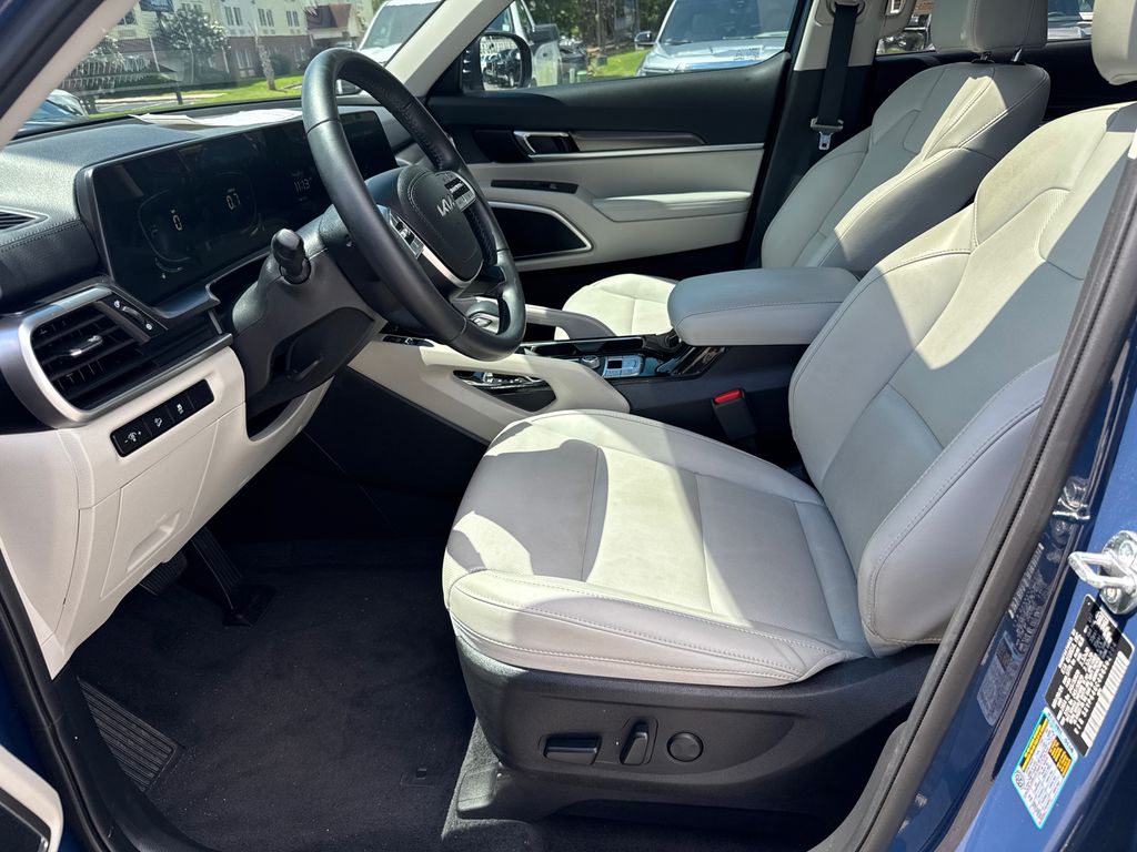 2024 Kia Telluride S photo 9