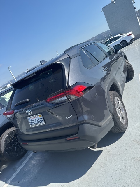 2022 Toyota RAV4 XLE photo 4