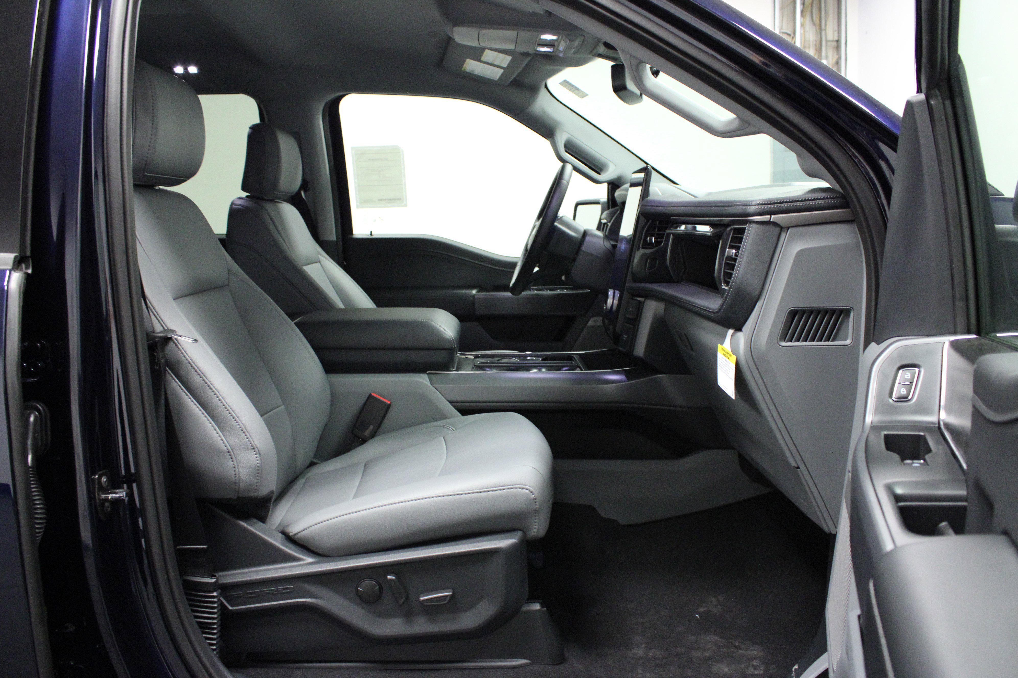 2025 Ford F-150 Lightning photo 13
