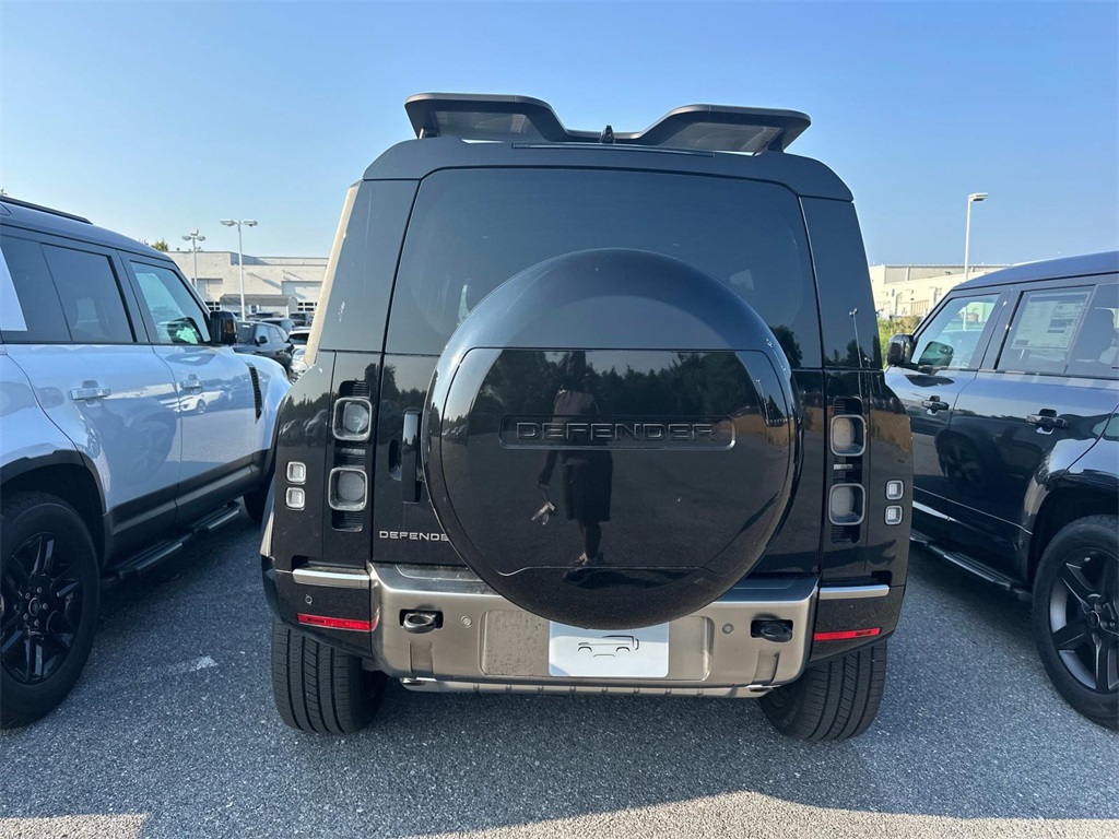 2025 Land Rover Defender 110 photo 10