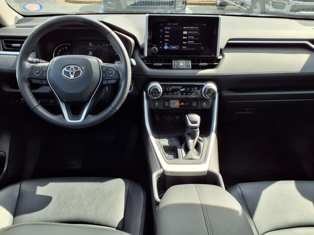 2023 Toyota RAV4 XLE Premium photo 16