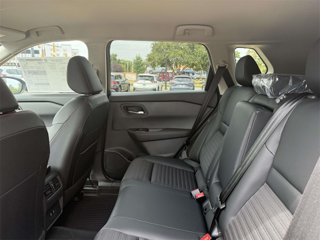 2026 Nissan Rogue SV photo 11