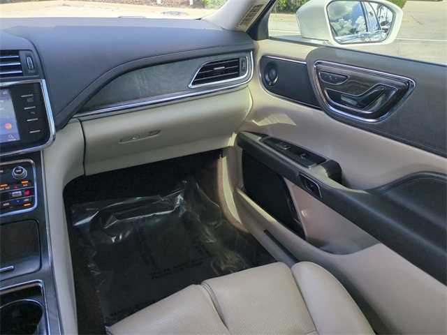 2020 Lincoln Continental Standard photo 15