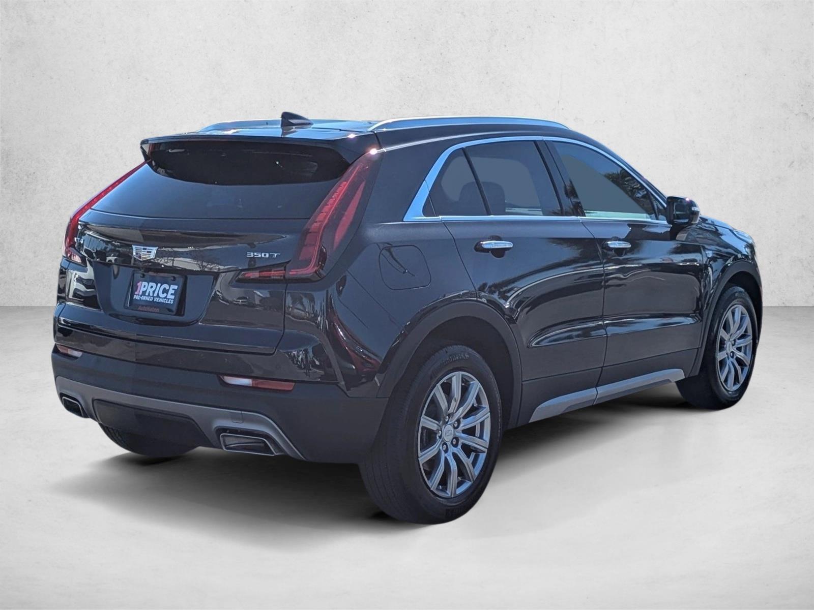 2023 Cadillac XT4 Premium Luxury photo 3