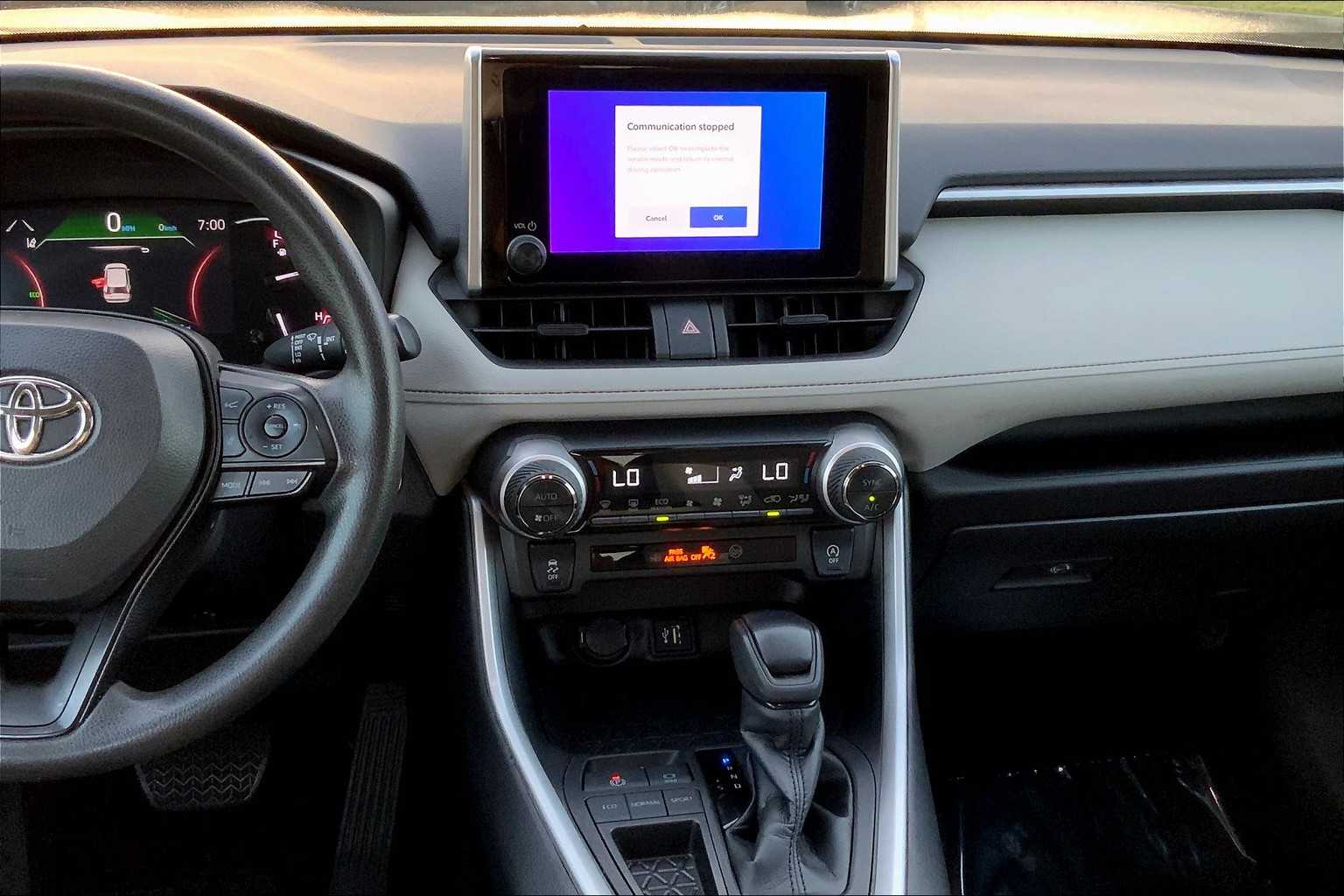 2023 Toyota RAV4 XLE photo 3