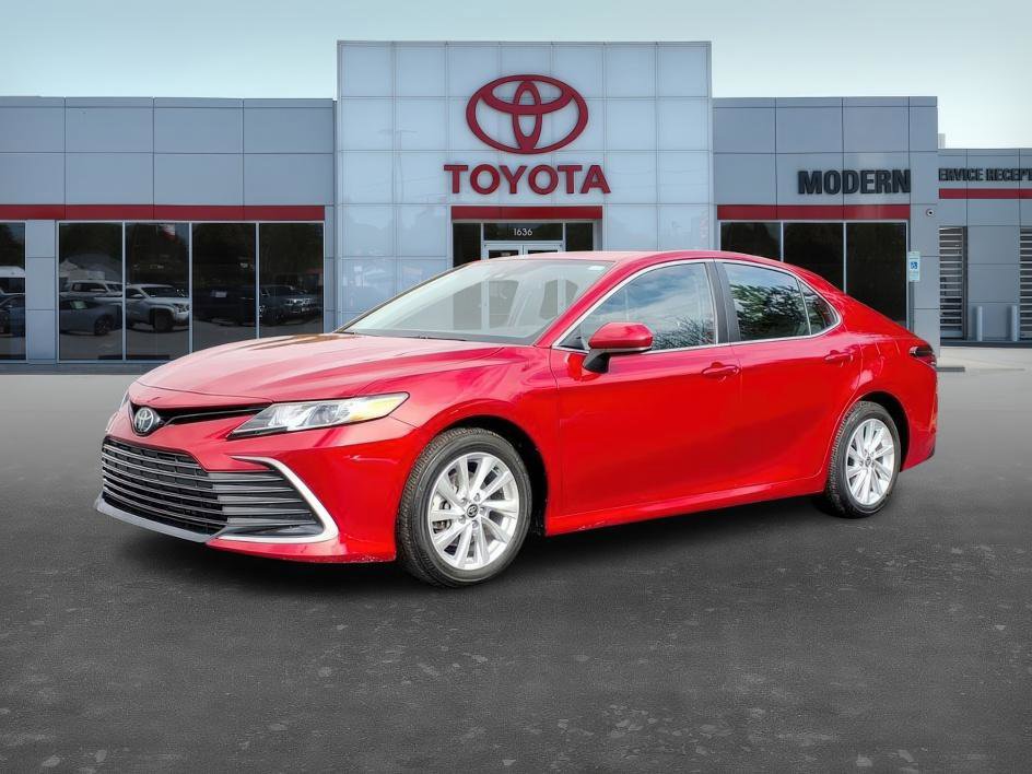 2023 Toyota Camry LE's photo