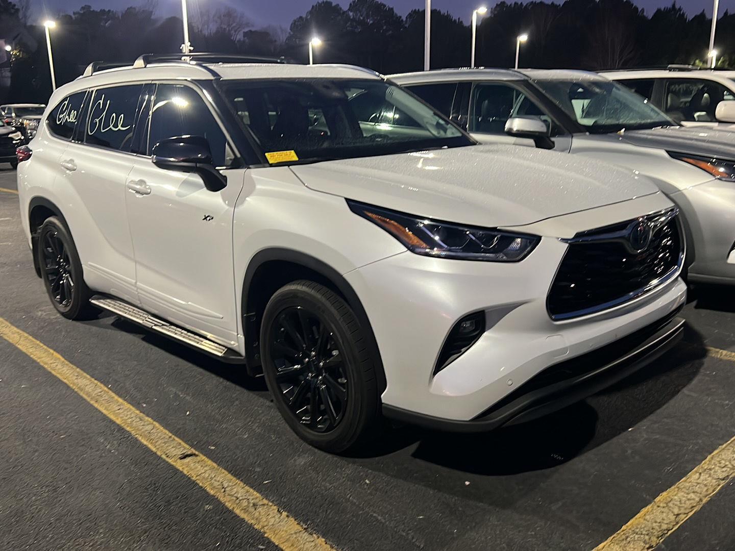 2022 Toyota Highlander Limited's photo