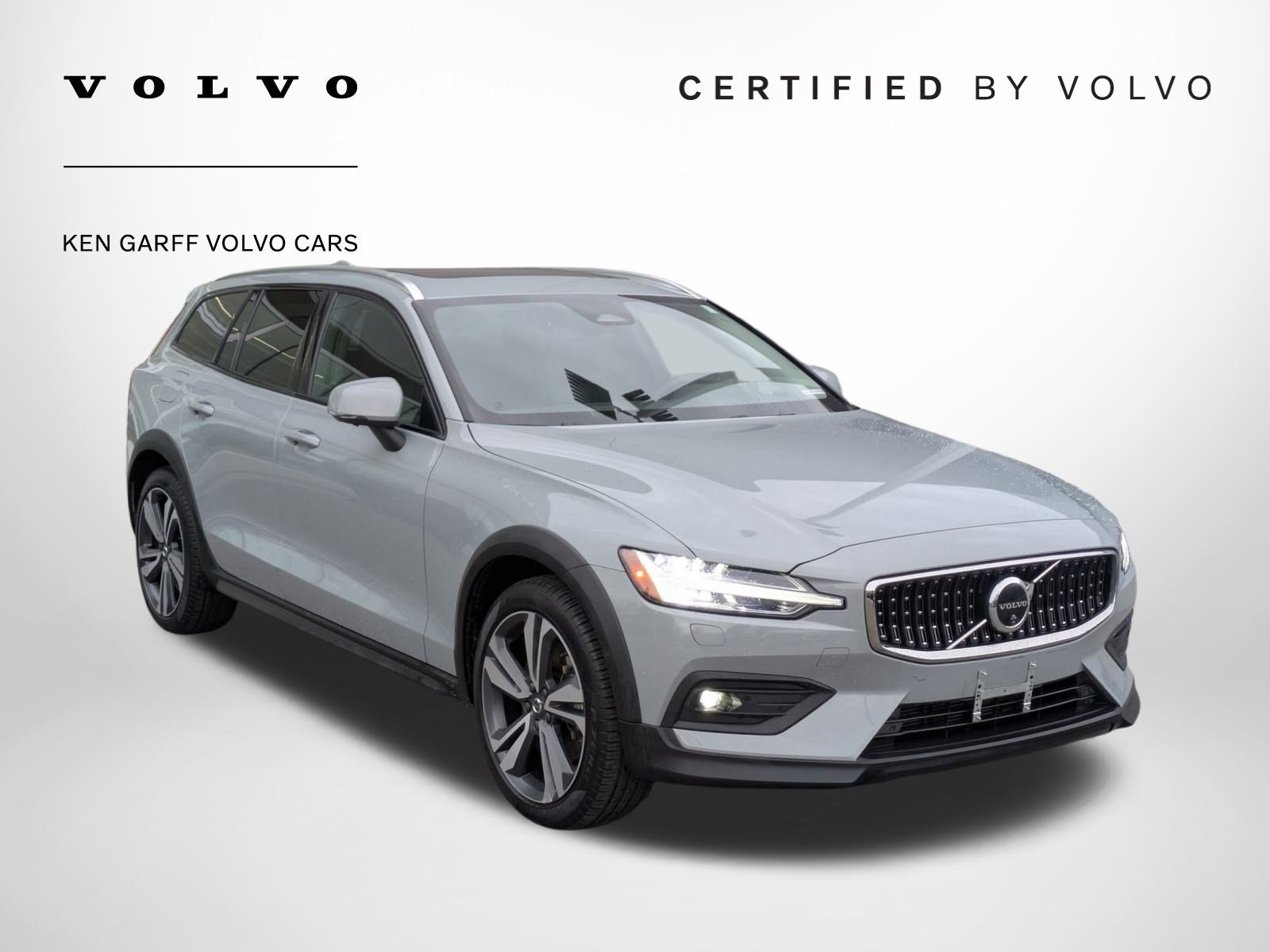 2025 Volvo V60 Cross Country Plus's photo