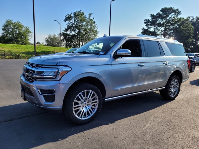 2023 Ford Expedition MAX Platinum photo 3
