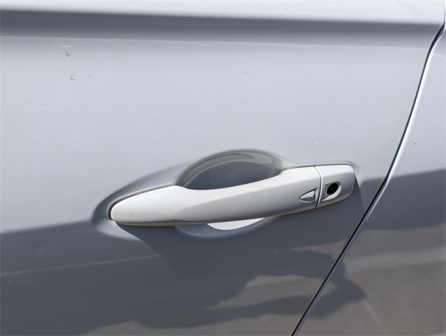 2022 Nissan Kicks SV photo 2