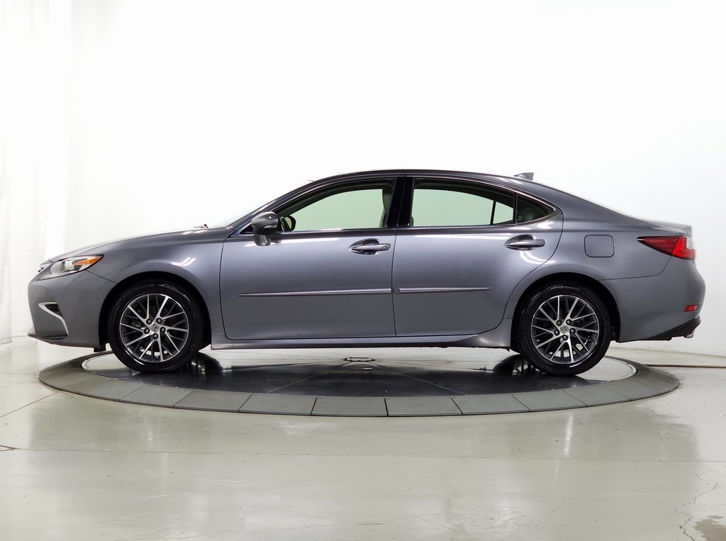 2016 Lexus ES 350 photo 4