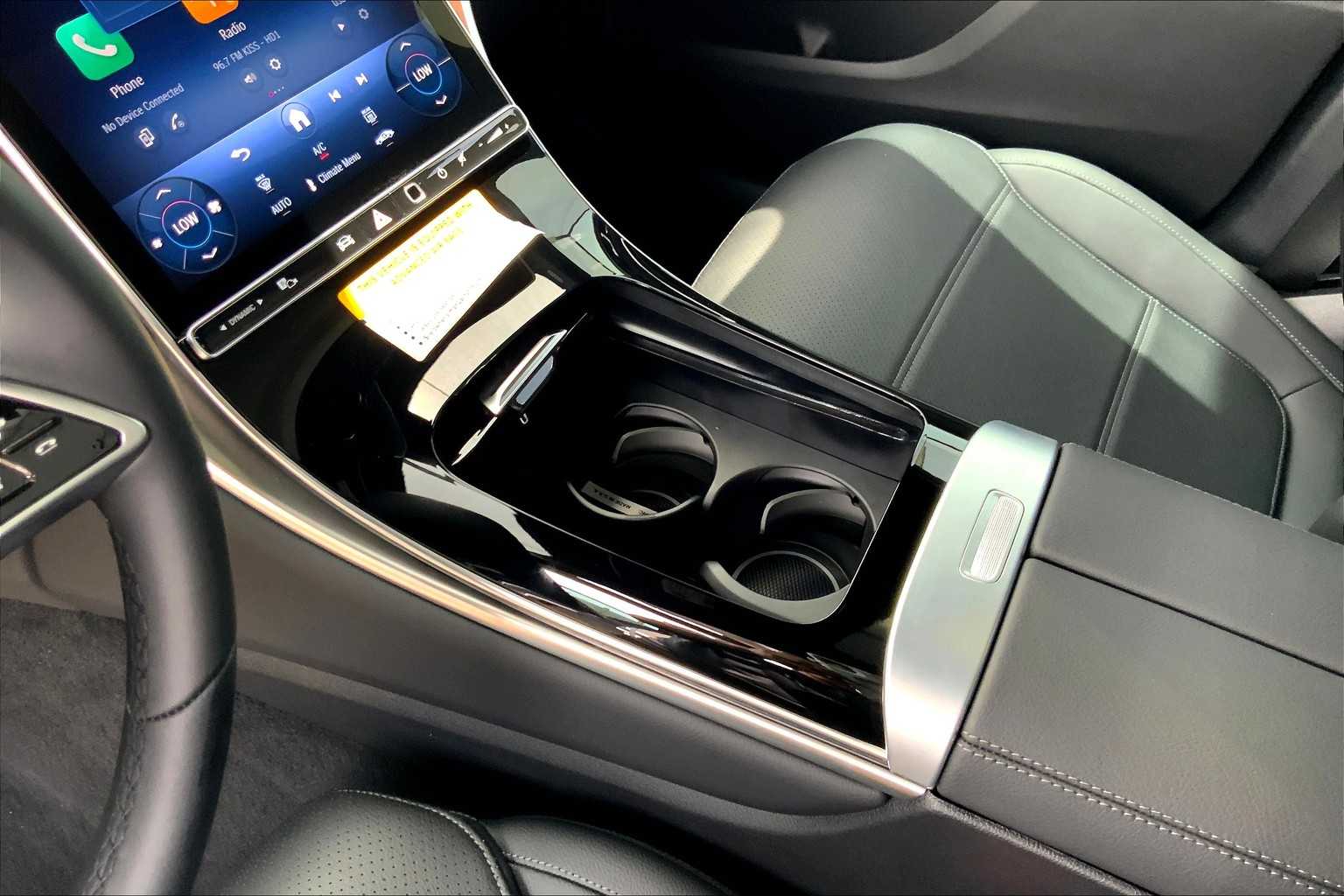 2025 Mercedes Benz GLC 300 photo 11