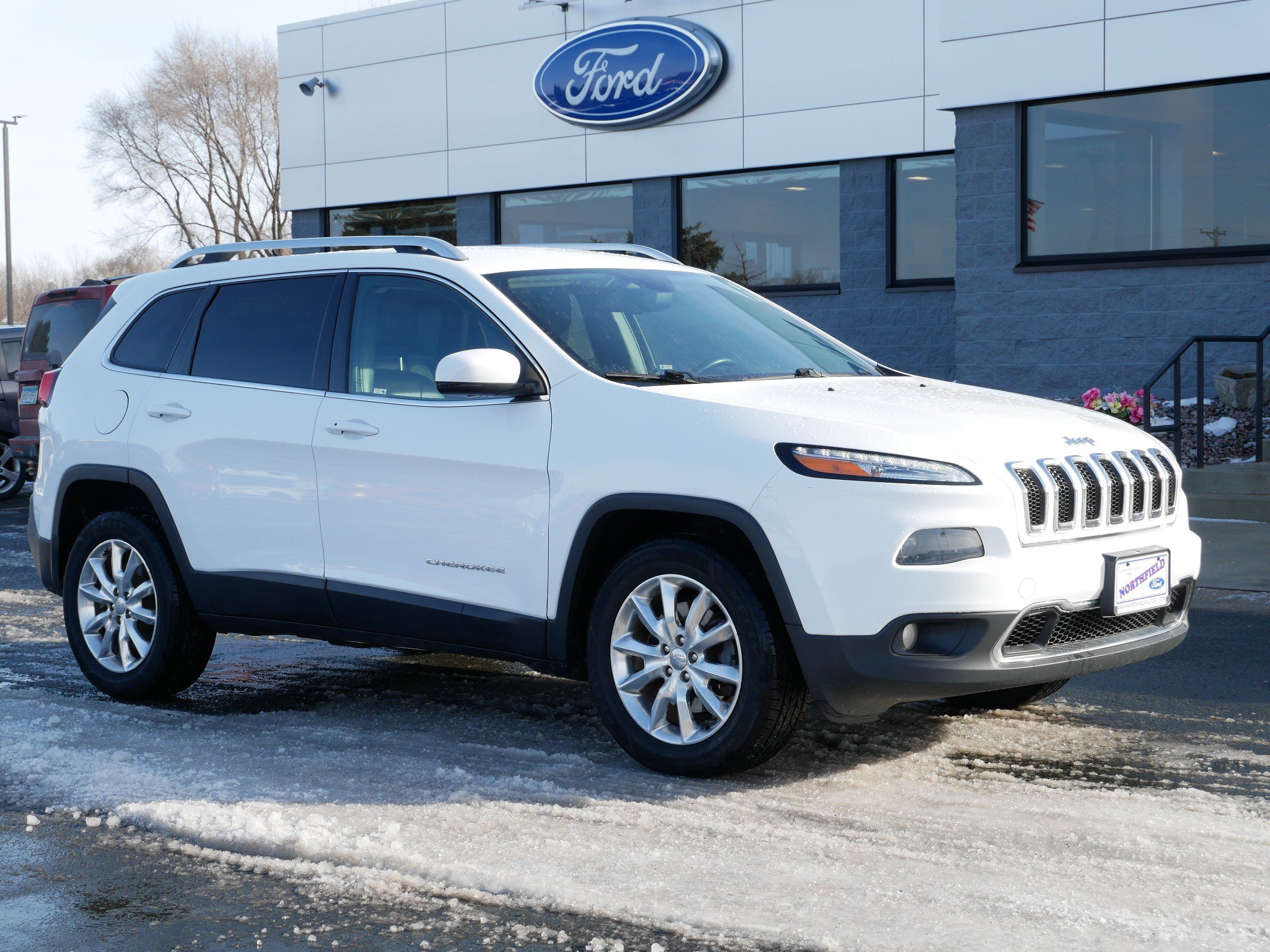 Used 2015 Jeep Cherokee Limited with VIN 1C4PJMDB6FW568757 for sale in Northfield, Minnesota