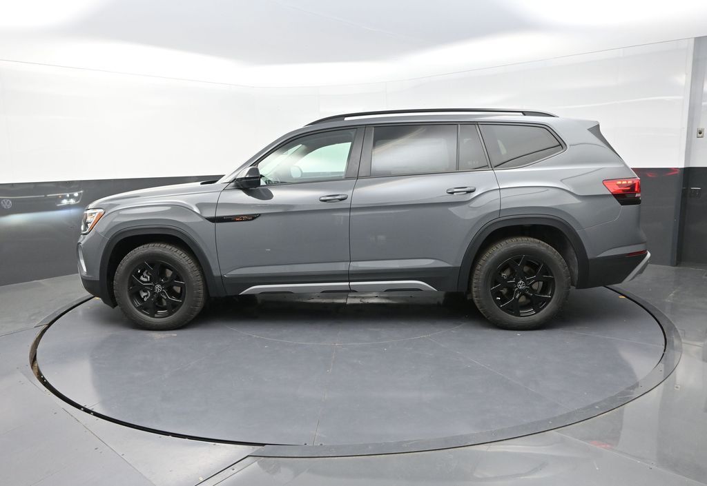 2025 Volkswagen Atlas Peak Edition SE photo 4