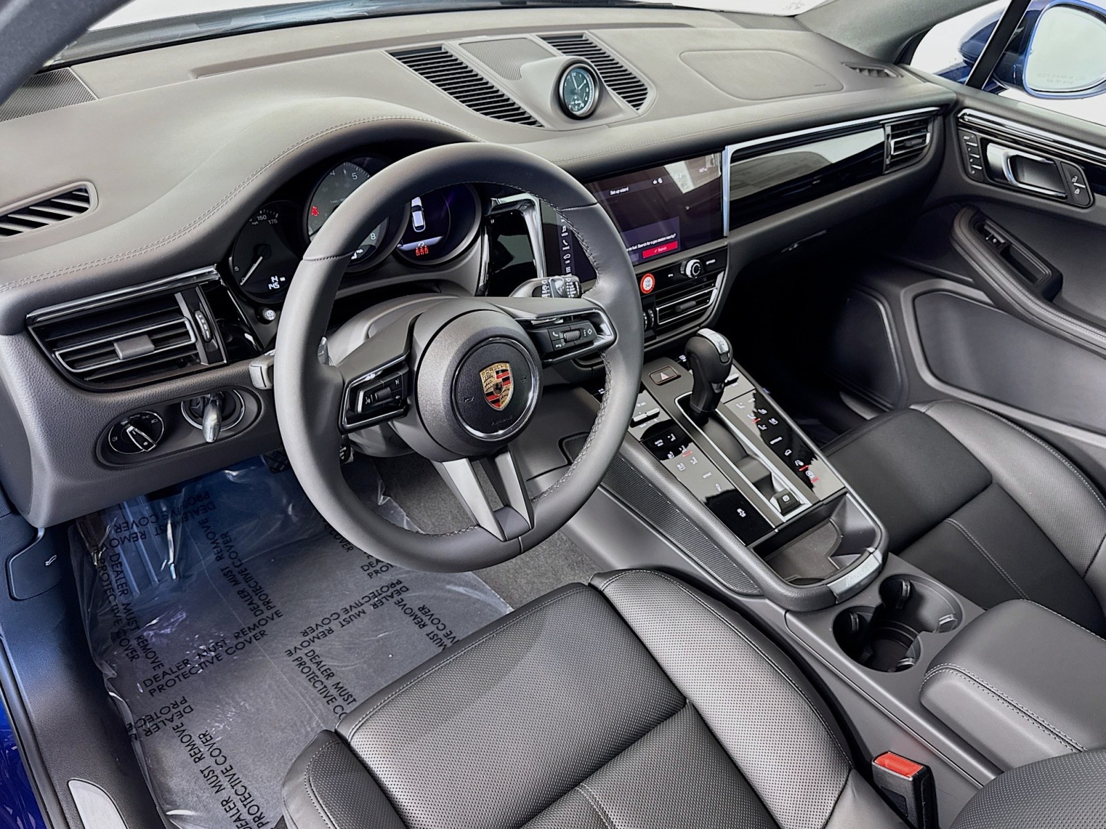 2025 Porsche Macan S photo 4