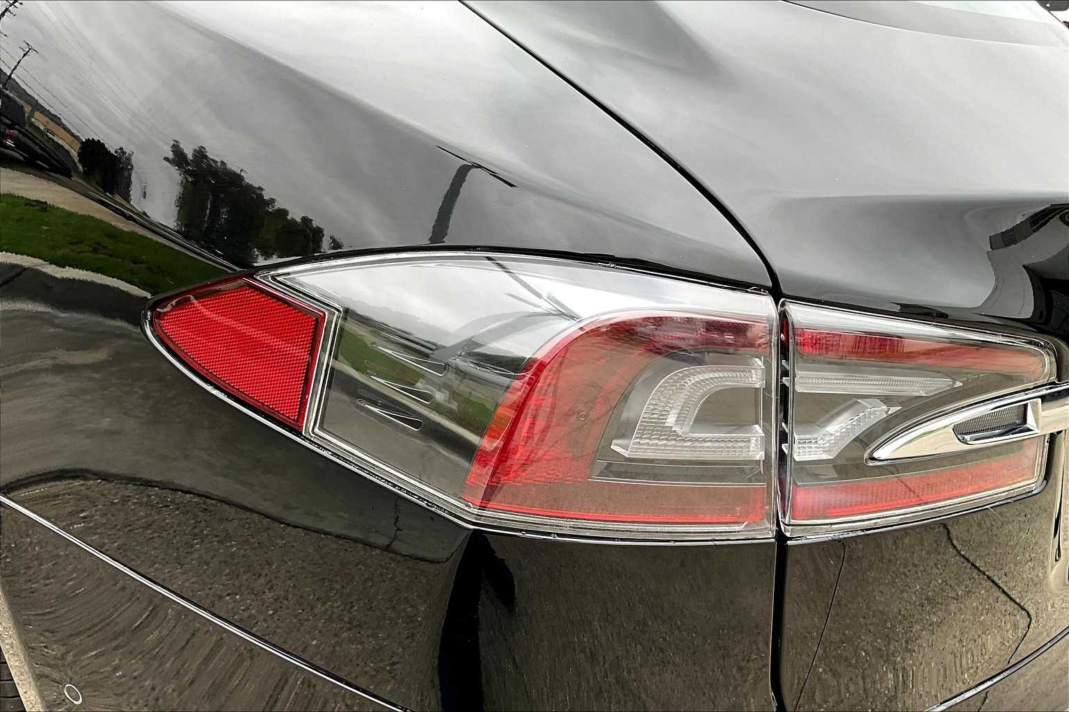 2021 Tesla Model S Long Range Plus photo 28