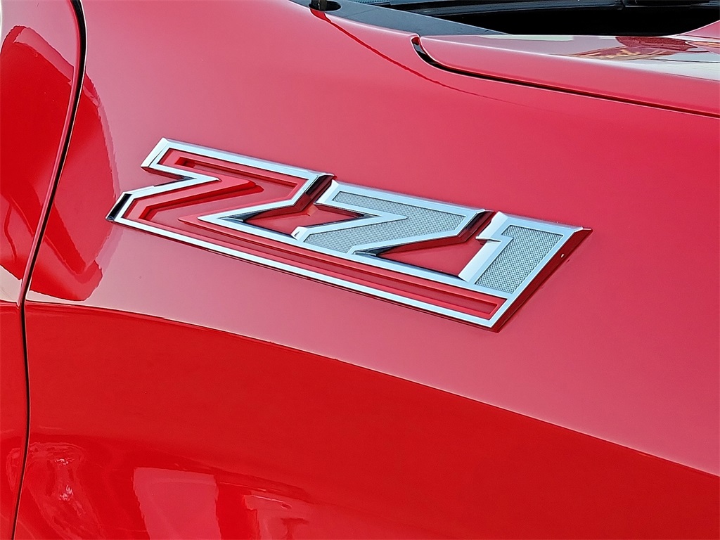 2023 Chevrolet Silverado 1500 LT photo 2