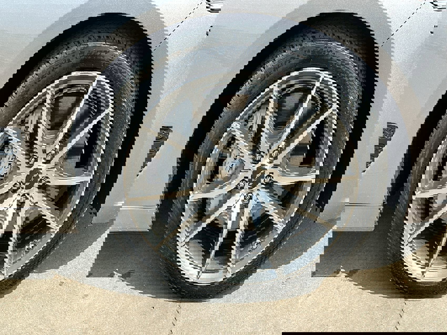 2024 Genesis G70 2.5T photo 23