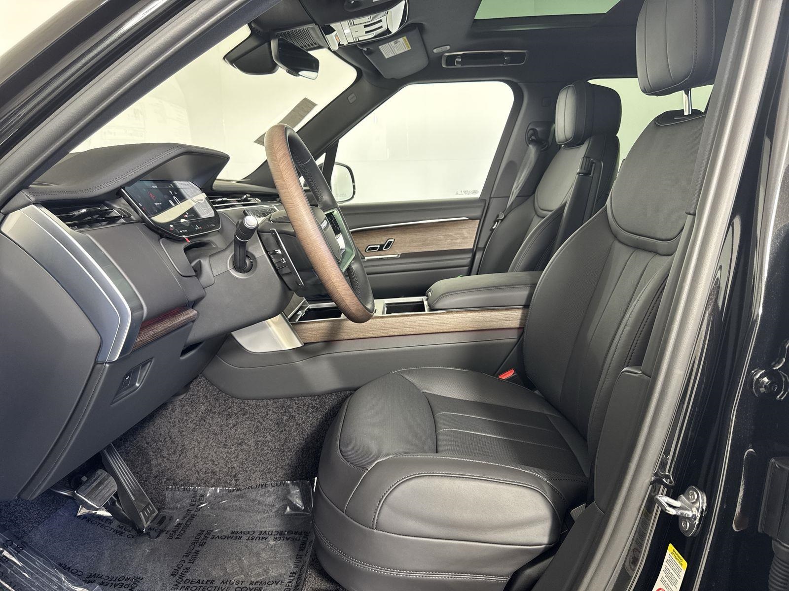2025 Land Rover Range Rover SE photo 23