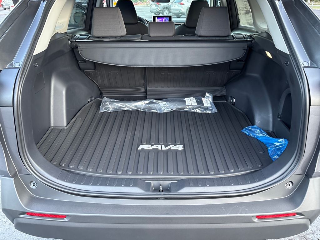 2025 Toyota RAV4 Hybrid XLE photo 22