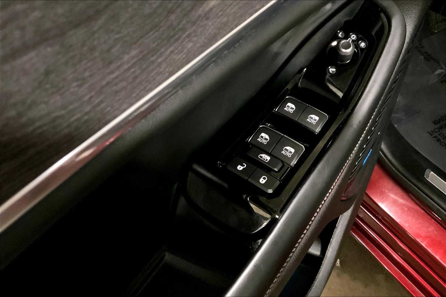 2023 Jeep Cherokee 4xe Overland photo 34