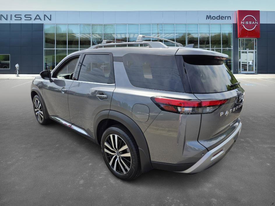 2024 Nissan Pathfinder Platinum photo 7