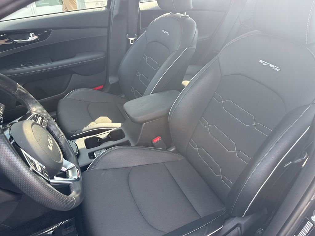 2023 Kia Forte GT-Line photo 15