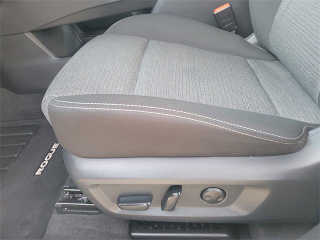 2022 Nissan Rogue SV photo 12